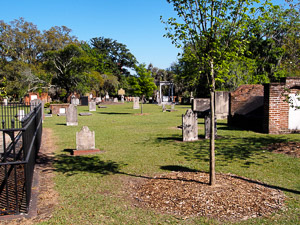 Fun things to do in Savannah : Colonial Park Cemetery in Savannah GA.  